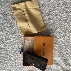 Louis Vuitton 6 key ring holder!!!